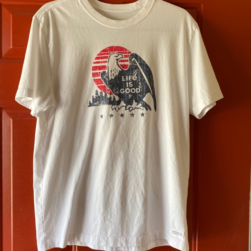 Life Is Good Men’s short sleeve crusher tee. Sz Medium. White-red-blue Eagle